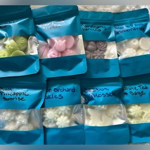 Lot of 8 Bath and Body Works candle wax melts. You pick scents!